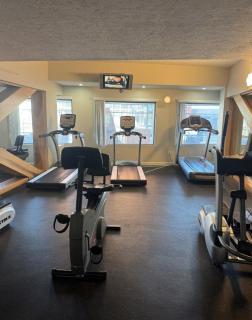 Modern 2BR City Views Balcony Parking Gym - 5