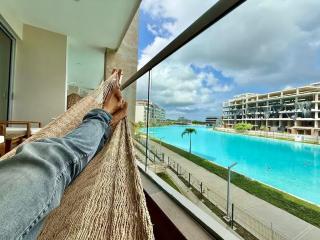 3BR Tropical Retreat Lagoon Views Private Balcony - 7