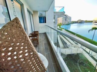 3BR Tropical Retreat Lagoon Views Private Balcony - 4