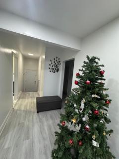 Three Bedrooms Bungalow in Scarborough Toronto - 8
