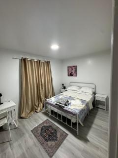 Three Bedrooms Bungalow in Scarborough Toronto - 4