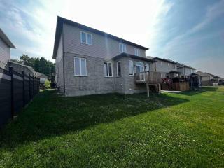 3-BR Private Suite Extended Stays in Ingersoll - 4