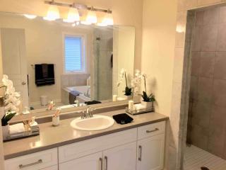 Spacious 5-Bedroom HomePerfect for Work Crews - 3