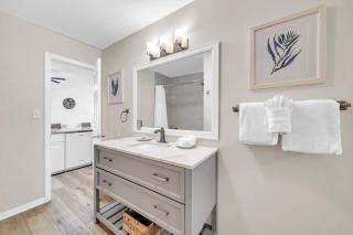 Shelly Sands HeatedPool & HotTub Private Beach - 1