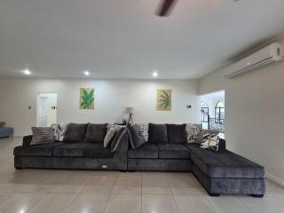 Marryat Escape Spacious 4 Bedroom Retreat with Pool & Views - 4