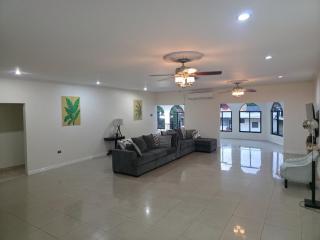 Marryat Escape Spacious 4 Bedroom Retreat with Pool & Views - 3
