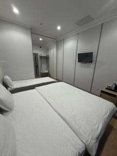 Elvan Hotel - 1