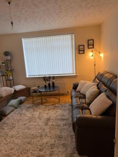 modern 3 Bedroom House with a big garden - 1