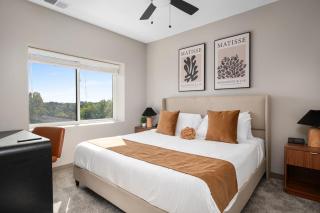Stylish Duck Island Stay, Free Parking, Gym - 8