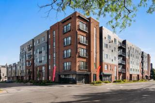 Stylish Duck Island Stay, Free Parking, Gym - 5