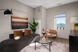 Stylish Duck Island Stay, Free Parking, Gym - 0