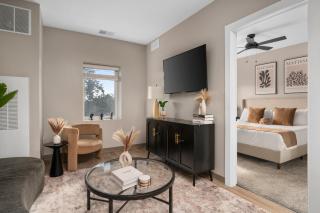 Stylish Duck Island Stay, Free Parking, Gym - 7
