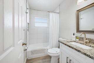 Beach-Ready 2BR Pet Friendly and Backyard BBQ - 8
