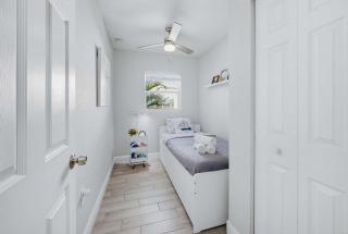 Beach-Ready 2BR Pet Friendly and Backyard BBQ - 2