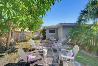 Beach-Ready 2BR Pet Friendly and Backyard BBQ - 1