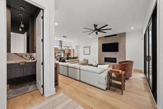 Newly 5BR Townhome Emory, Decatur & Downtown - 1