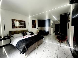 VERSACE OLD TOWN JACUZZI APARTMENT Deluxe - 5