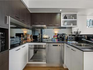 Chic 2-Bed Apartment & 5 minutes walk to QPAC - 4