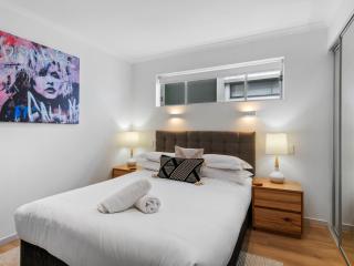 Chic 2-Bed Apartment & 5 minutes walk to QPAC - 3