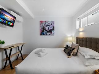 Chic 2-Bed Apartment & 5 minutes walk to QPAC - 2