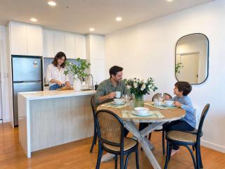 Designed Penthouse 2Bed & 2Bath with SkyTower View on Queen St - 9