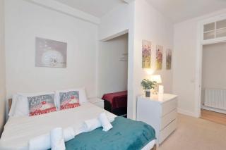 Spacious Edinburgh Home - Free Parking - Wi-Fi - Near City Centre - 3