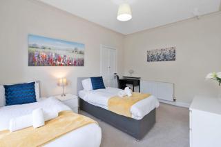 Spacious Edinburgh Home - Free Parking - Wi-Fi - Near City Centre - 5