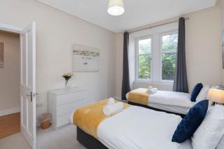 Spacious Edinburgh Home - Free Parking - Wi-Fi - Near City Centre - 4