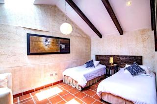 Skylit Room and Private Office with Pool and Hot Tub - 0