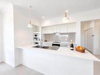 Spacious 4BR Home in Greenbank - 7