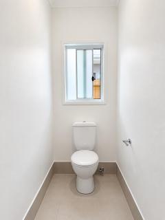 Spacious 4BR Home in Greenbank - 8