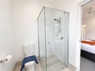 Spacious 4BR Home in Greenbank - 6