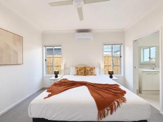 Spacious 4BR Home in Greenbank - 2