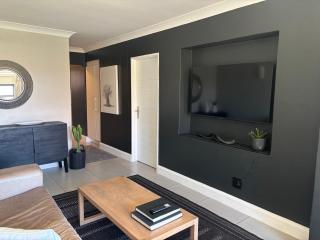 Deluxe One-Bedroom Apartment with Patio - 5