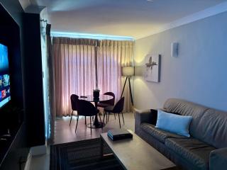 Deluxe One-Bedroom Apartment with Patio - 6