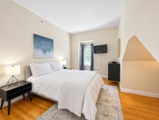 2BR Townhouse Near Harvard & Central Private Ent - 2