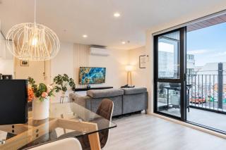 Designer's Pad In Central City - 2