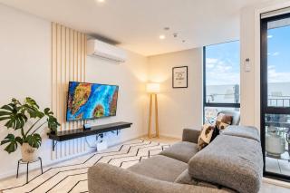 Designer's Pad In Central City - 3