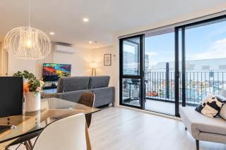Designer's Pad In Central City - 1
