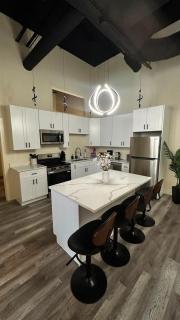 Spacious 5-BR Suite Minutes from McCormick Place - 7