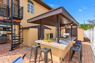 Luxury Mansion w Heated Pool and Spa - 5