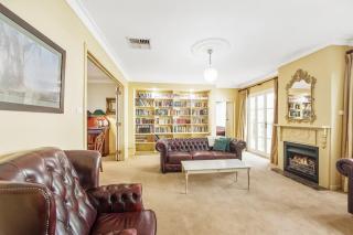 Ayr House - Echuca Holiday Homes - 8