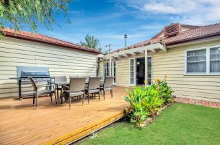 Ayr House - Echuca Holiday Homes - 3