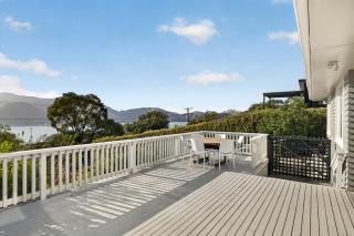 The Lavender House - Harbour Views & Coastal Charm - 9