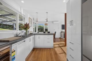 The Lavender House - Harbour Views & Coastal Charm - 6