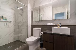 Contemporary Tri-Level APT in a Prime Central Spot - Hosted by Canstay - 1