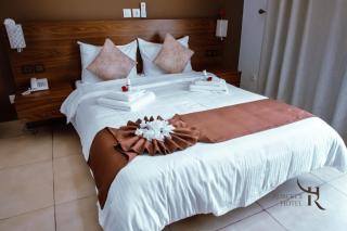 ROBERT's HOTEL - 0