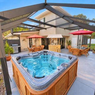 Sarasota Tiki Escape Hot Tub 5 Min to SRQ - 0