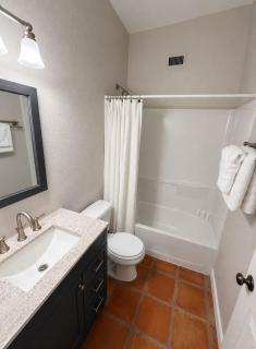 Sarasota Tiki Escape Hot Tub 5 Min to SRQ - 4
