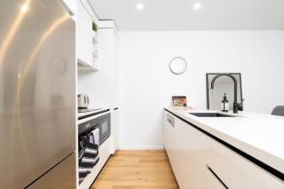Modern 2BR Apartment in the Heart of the City - Hosted by Canstay - 5
